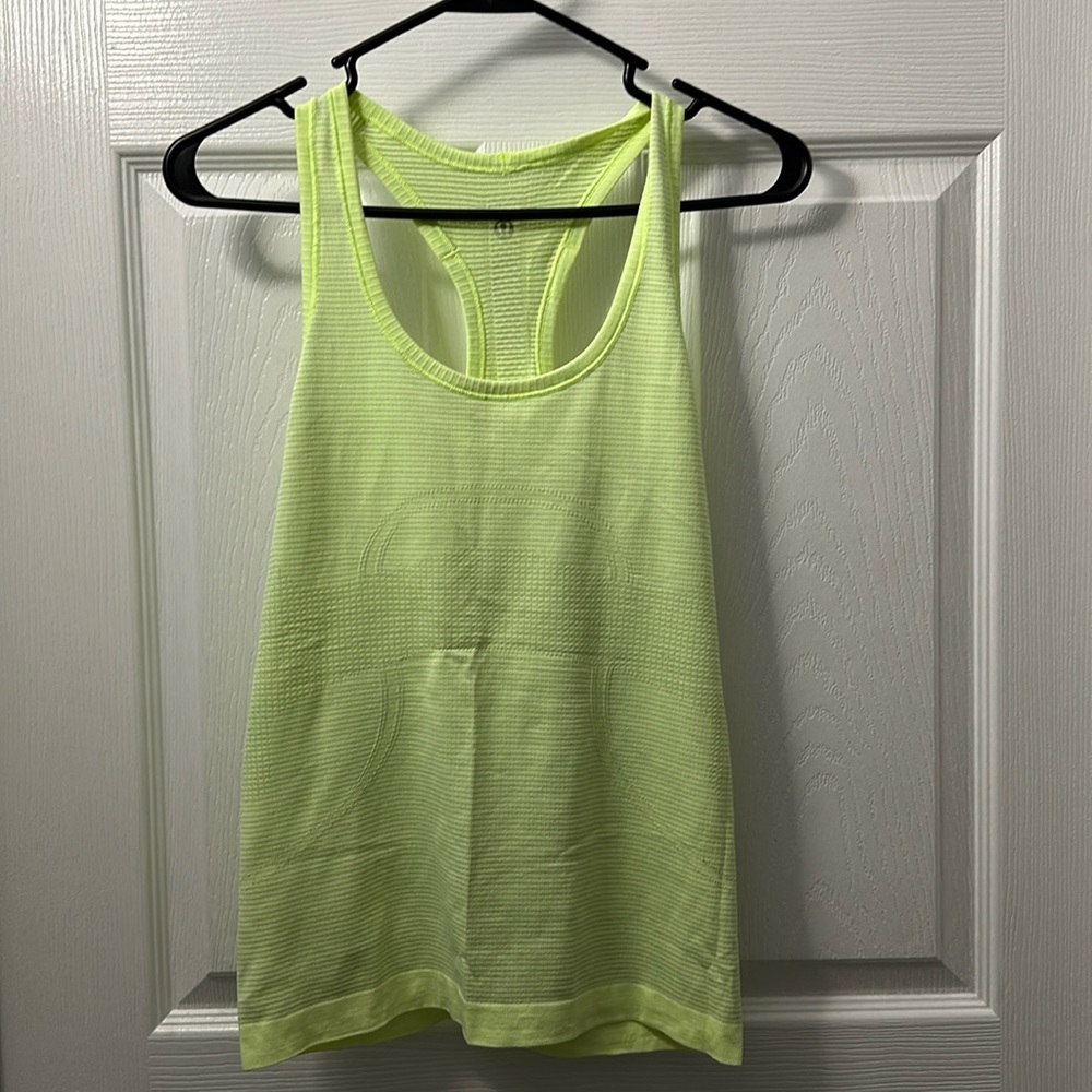 Lululemon top